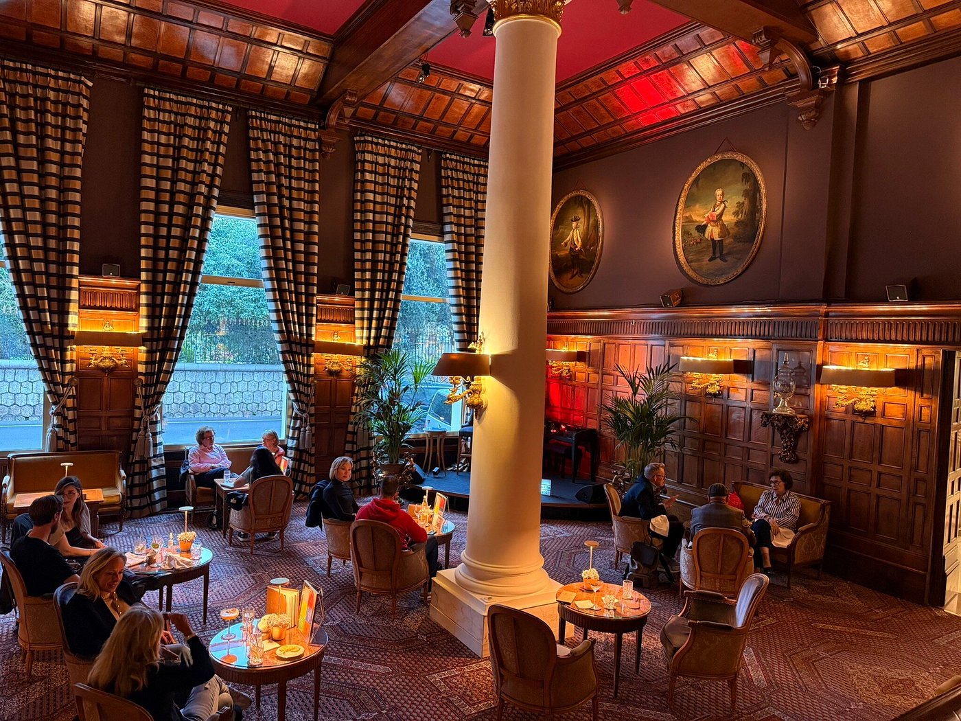 Le Chantecler restaurant interior luxury yacht charter inm french Riviera