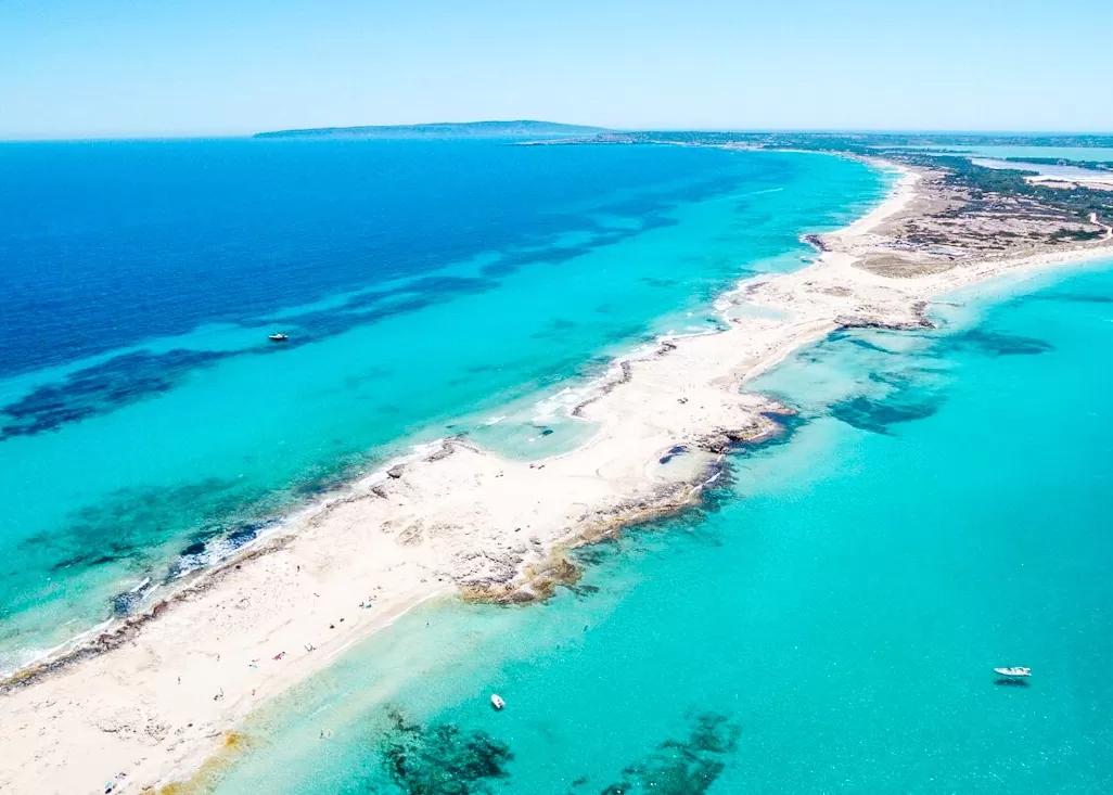 Ses Illetes luxury dinner show Marina Ibiza yacht charter nightlife